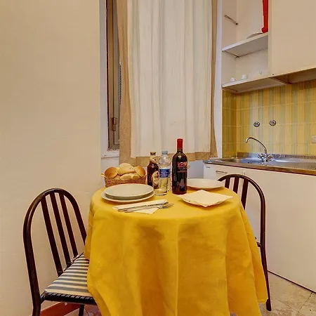 Dante Hostel *